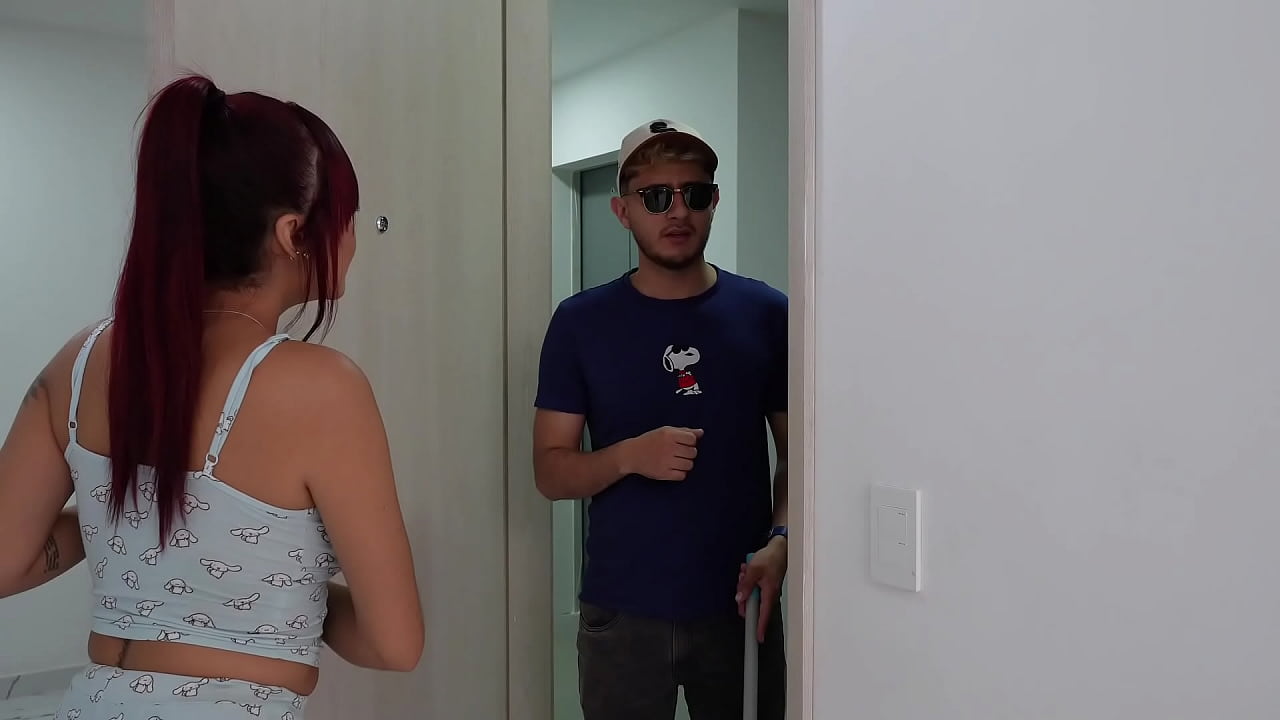 SHE MISTAKES THE DOOR AND ENDS UP GIVING ME ALL HER PLEASURE WITHOUT SEEING ANYTHING - ALLISON SWEET