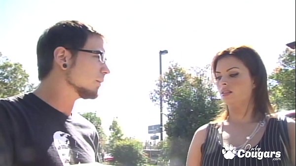 Horny brunette Bailey Brooks addicted to doggystyle sex