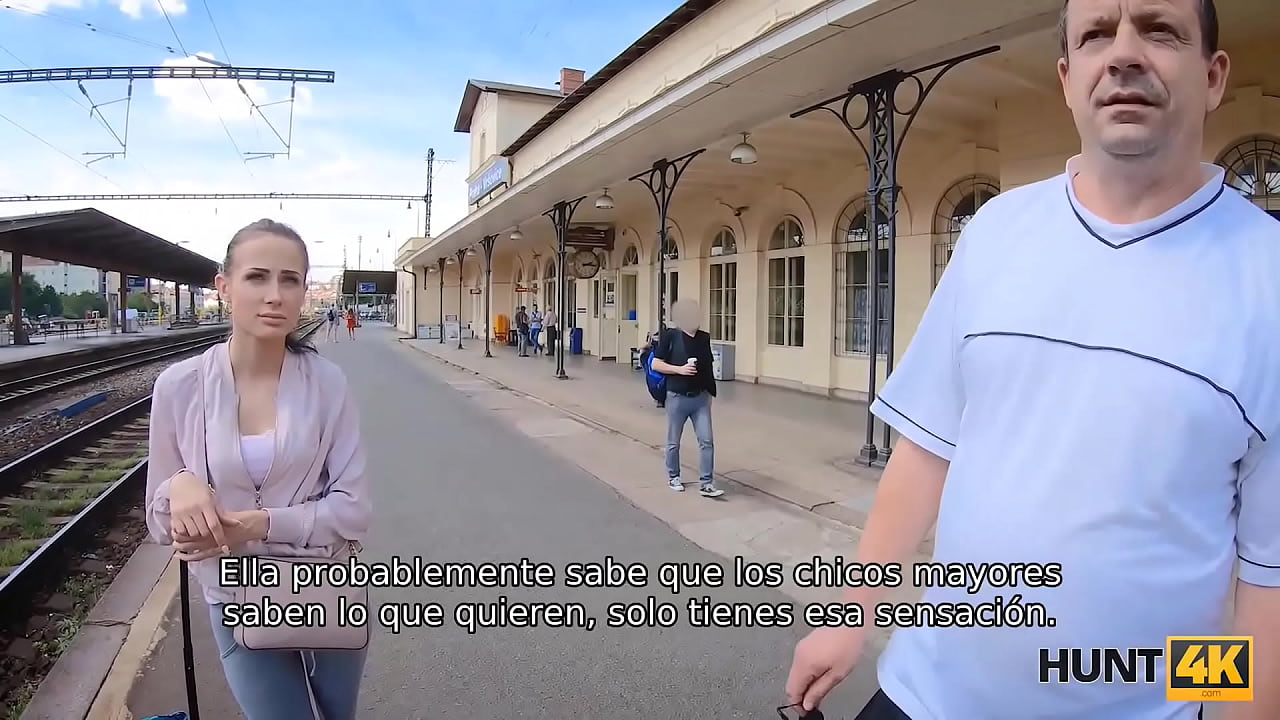 HUNT4K. Sweetie gana dinero en efectivo por un boleto en el tren teniendo sexo