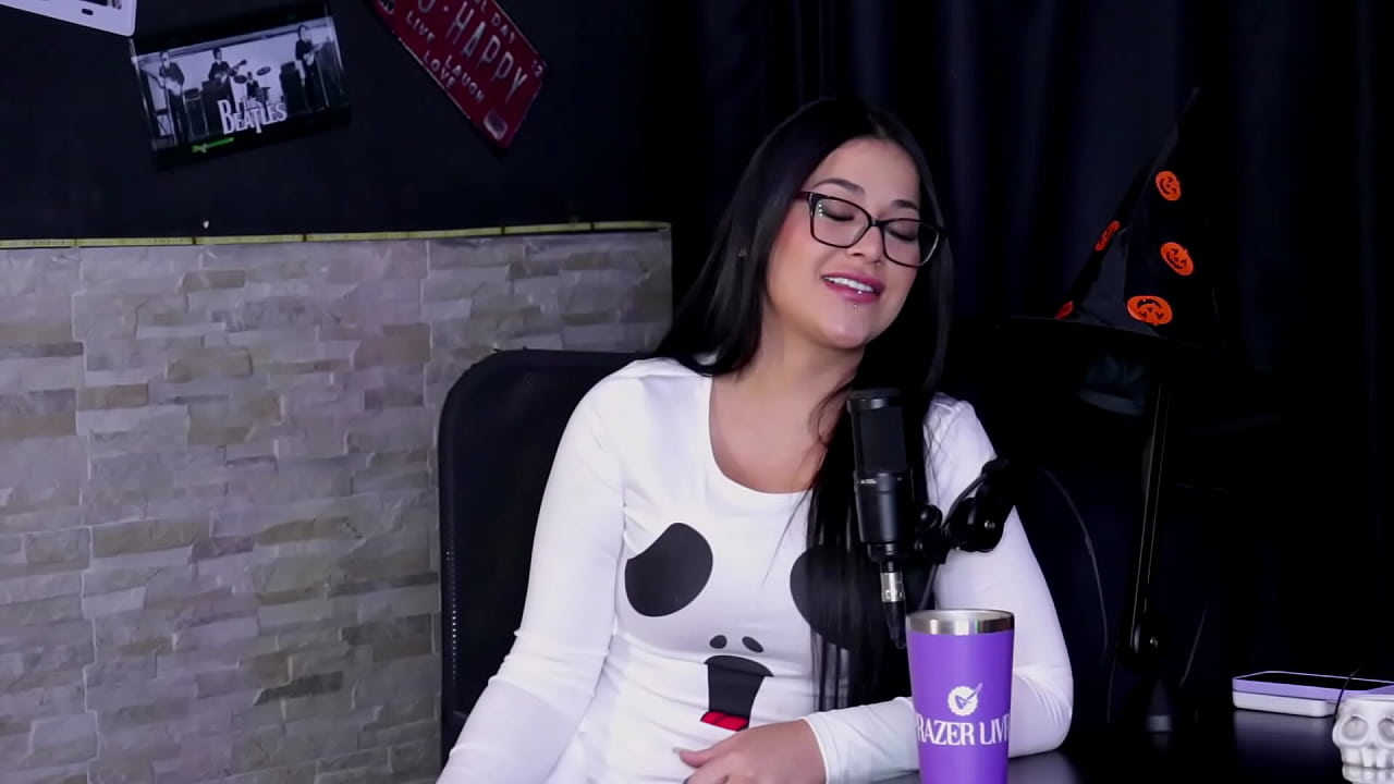 Gosta de pau grande grosso e que soque bastante, as pessoas souberam com seu v&iacute;deo vazado, e o ido inusitado... - Marcelly Melo (SHEER/RED)