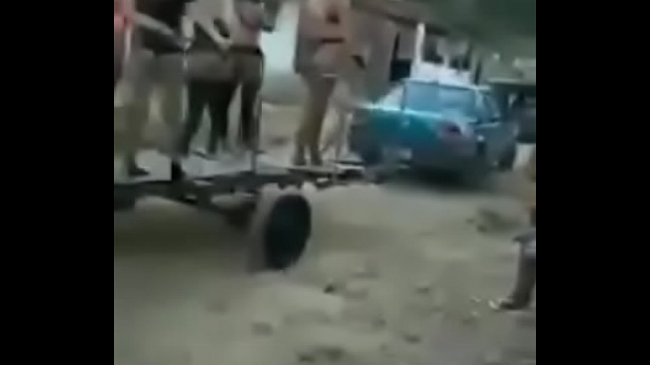 OLHA O CARRO DA PUTA NA SUA RUA