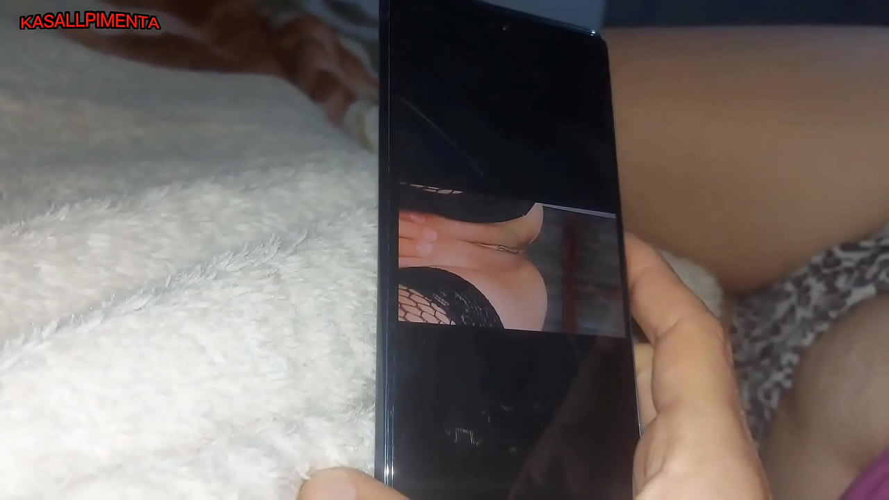 Peguei minha esposa mandando foto nua para o patr&atilde;o, agora todos vai saber a safada que ela &eacute;!