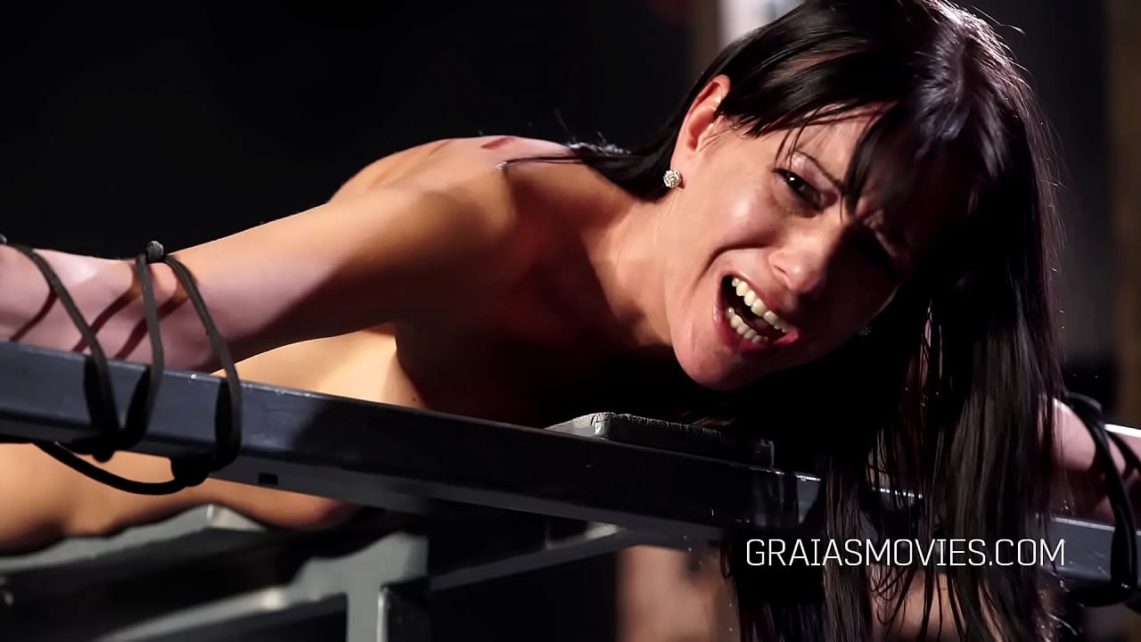 Slave bitch with toned body harshly whipped