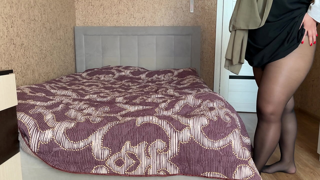 Arab woman in hijab and pantyhose fucks with producer