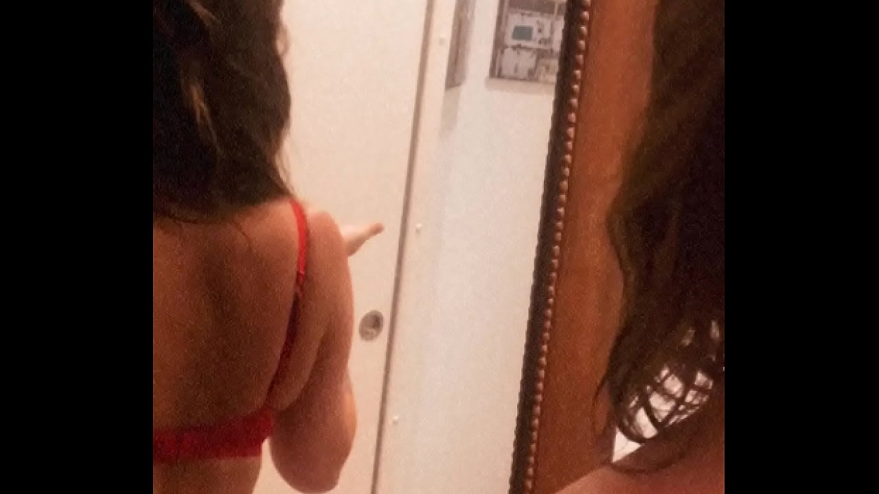 Quand je claque des doigts sois r&eacute;actif sois &agrave; mes pieds sois maniable comme ...