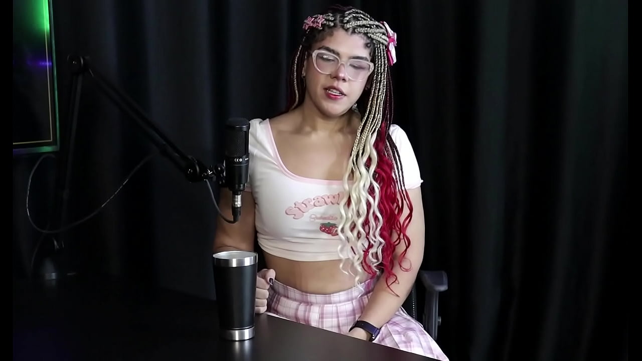 Falou da escolha do nome, tem dist&uacute;rbio sexual e recebia amea&ccedil;as e muitos coment&aacute;rios de hates por ser trans - Sofie Lollipop (Transsexual) (SHEER/RED)