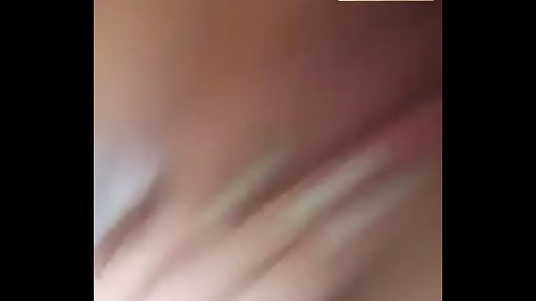 Zorrita hermosa pidiendo leche