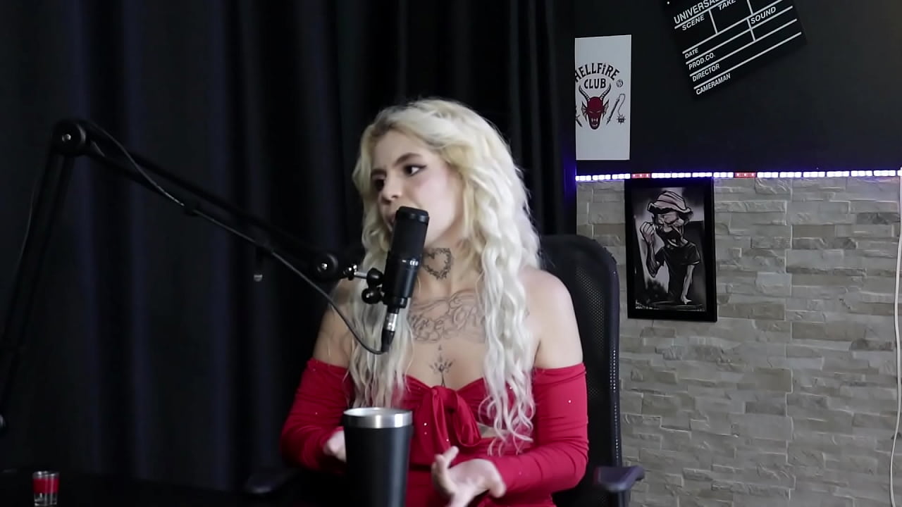 Uma atriz porn&ocirc; se assustou quando ela fez prolapso anal e todos os atores usam inje&ccedil;&atilde;o no pau pra ficar duro - Kyra Sex (SHEER/RED)