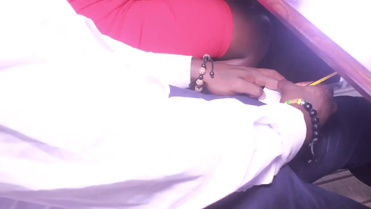 hot baise rugueuse en gangbang publique en pleine r&eacute;union de conseil municipal du Maire d'une ville au Cameroun. baise en groupe in&eacute;dite avec des grosses bite et grosse fesses