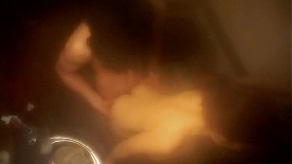 Pareja calentona tiene sexo en el ba&ntilde;o