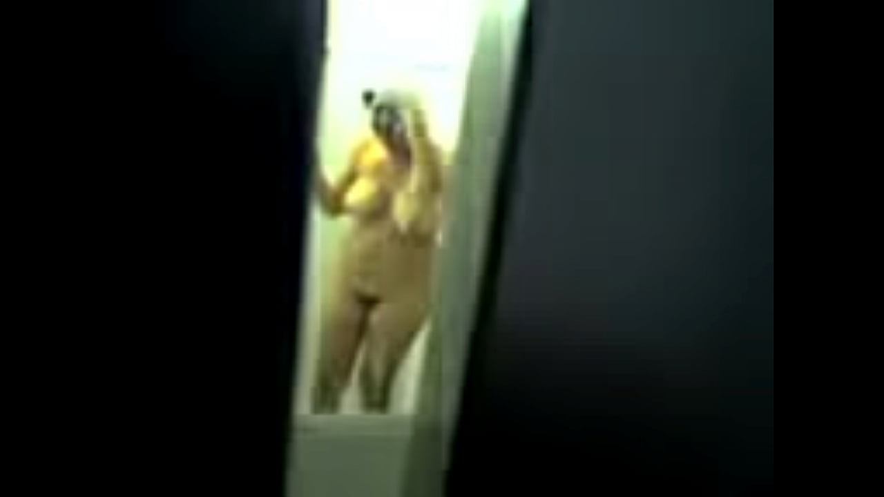 spying to my step uncle/espiando a mi tia