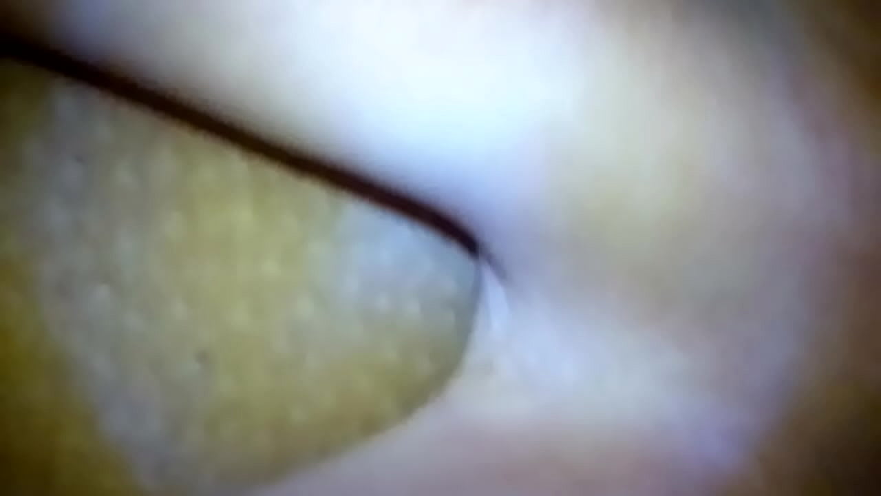 Sigo tocandola y ni cuenta se da