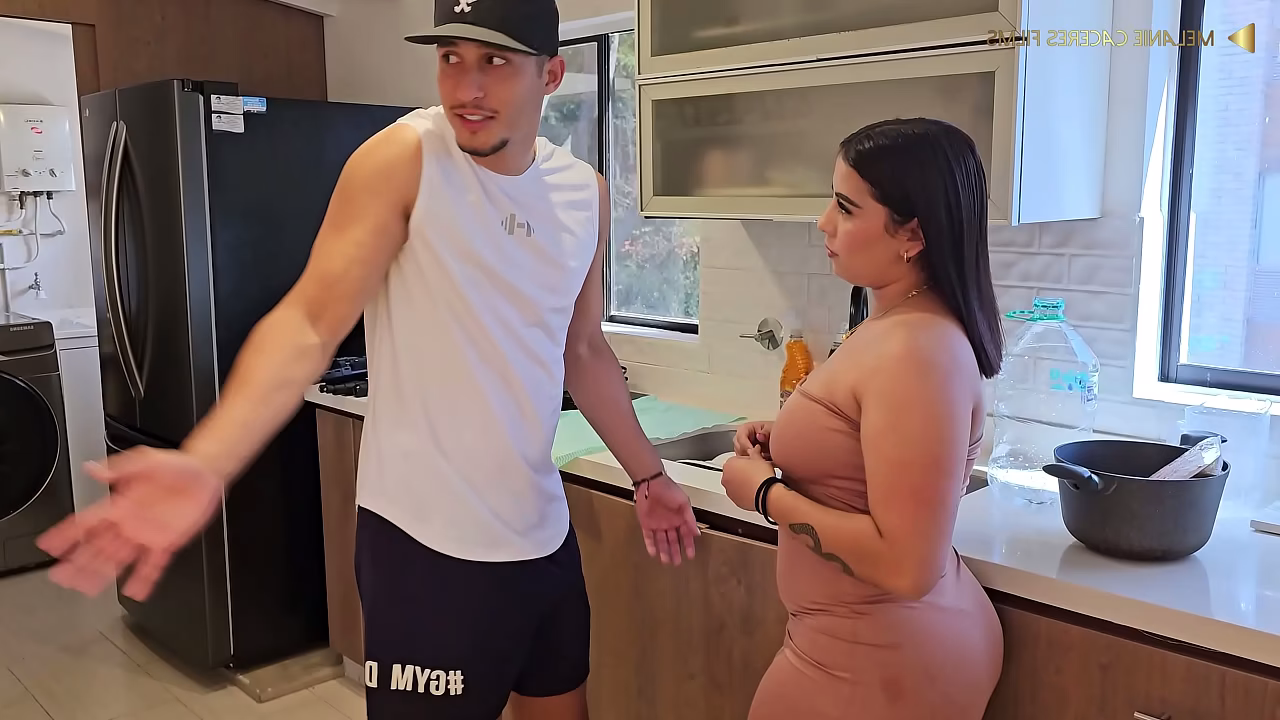suegra bbw se folla al novio de su hijastra a escondidas de ella - EmilyFox & Millan Rodriguez