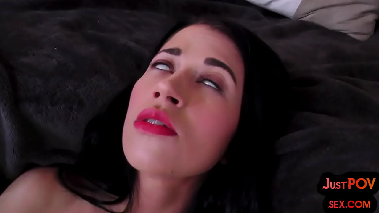 POV amateur 20yo slut pussyfucked while showing her sexy foot