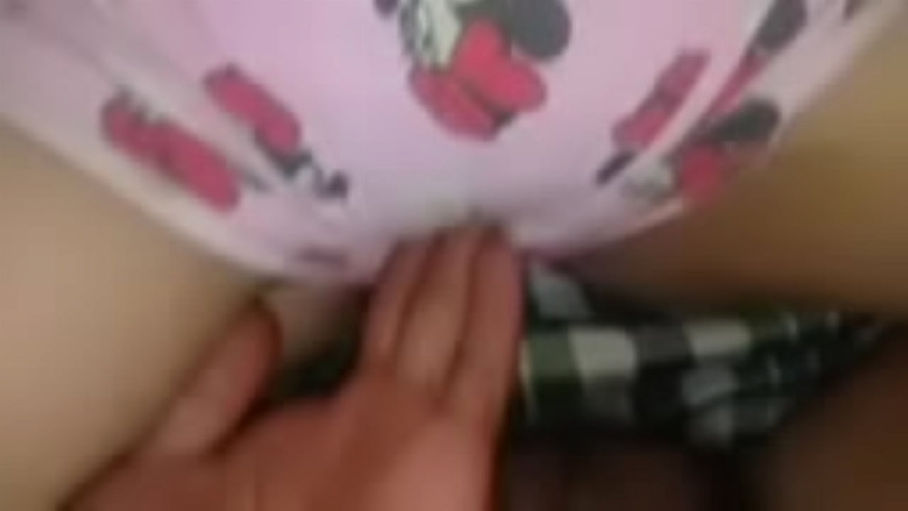 เธอก็เงี่ยนหีมากแหกหีสาวนักเรียนชาวเอเชียเอาควยให้เธออมจนน้ำแตกเต็มปากแล้วยังควยดเข้ารูแตดเย็ดหีเธออย่างเสียงเสียงครางเธอทำให้มีอารมณ์สุดๆเธอสำเร็จความไคร่ถึงสองครั้งน้ำแตกเยอะมาก