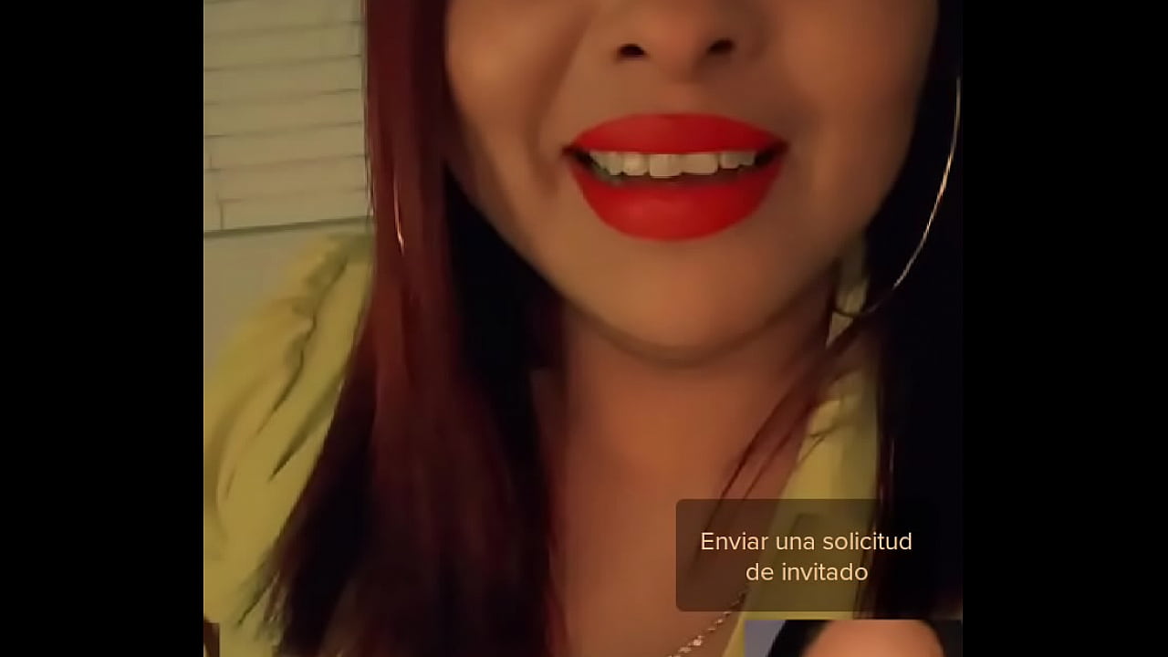 Tik toker chichona en vivo Bien rica con escote