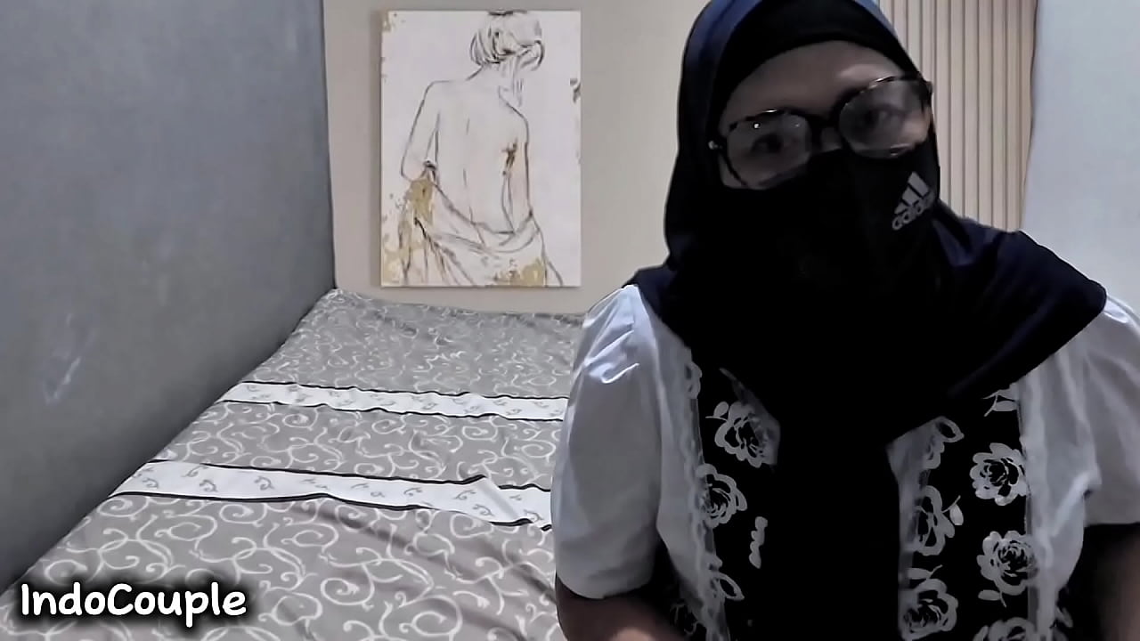 Istri bahenol indo lagi asik seks anal sama pacar rahasianya