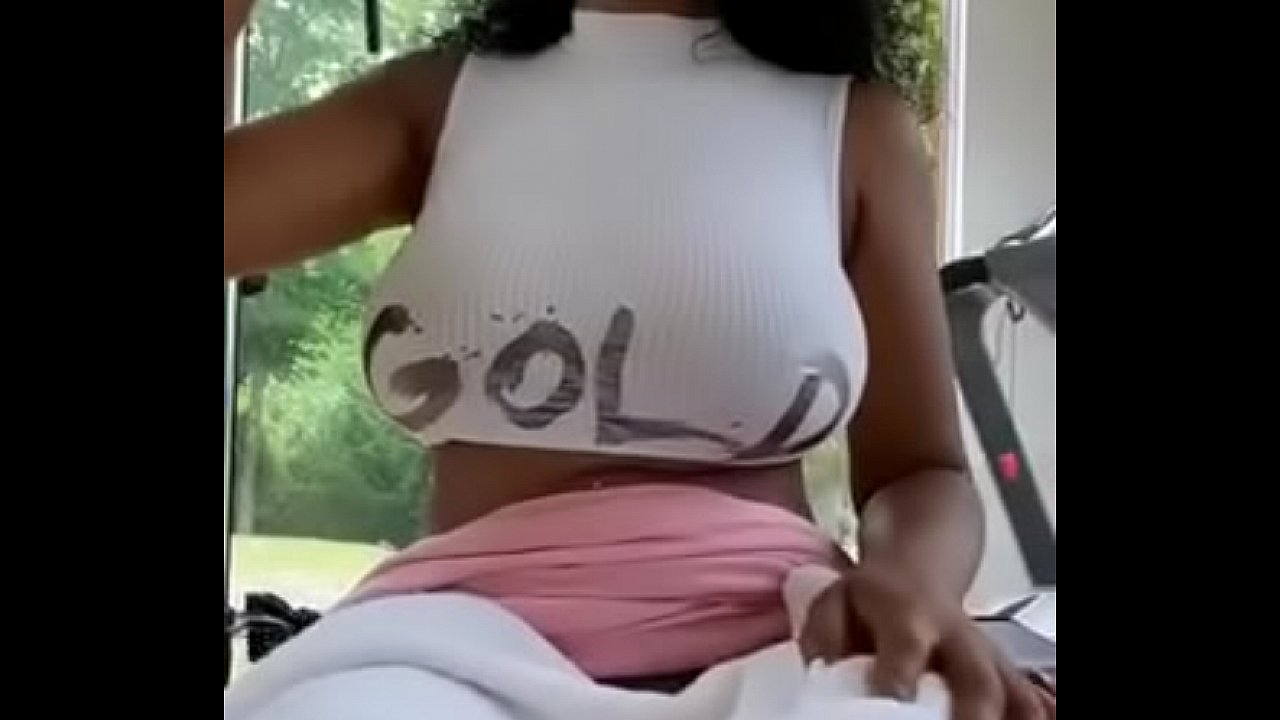 Juicy phat pussy in gym