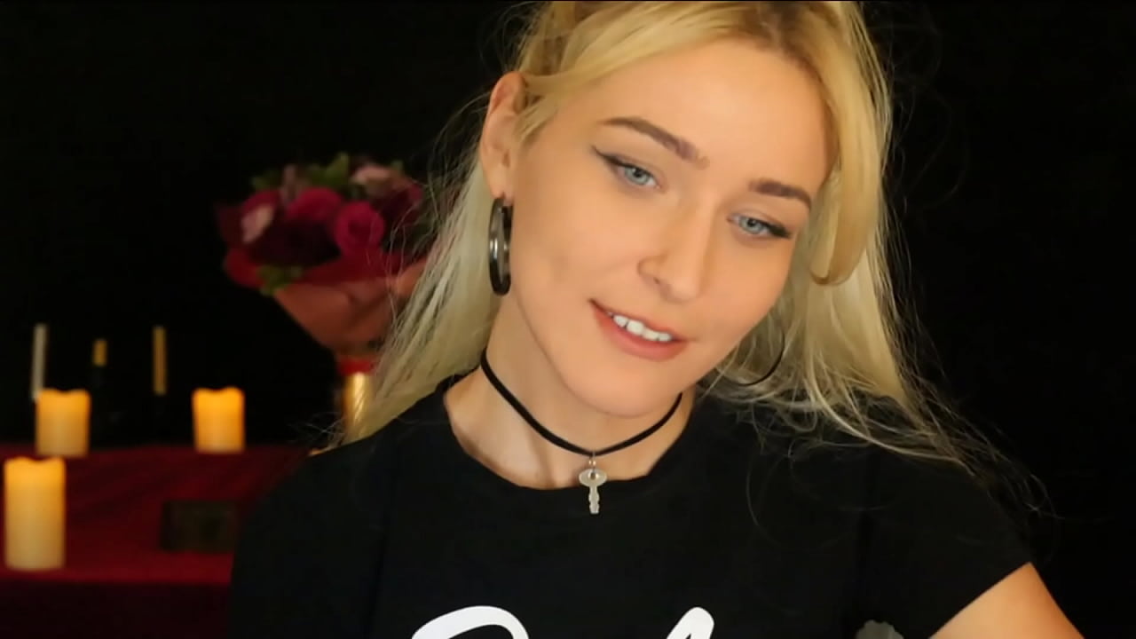 Naughty Cam Girl Blonde Speaking To Guys At StripCamZ.com