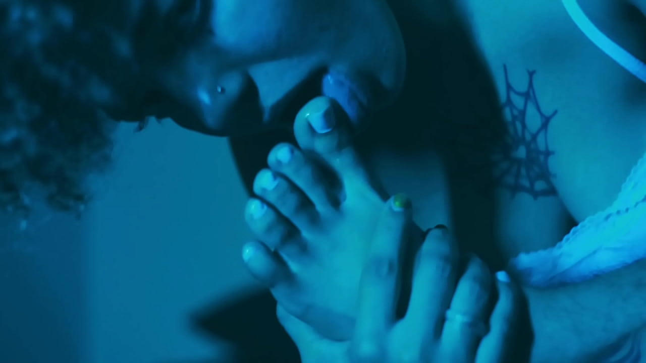 Emilly Is Here With Her Hot and Pretty Feet