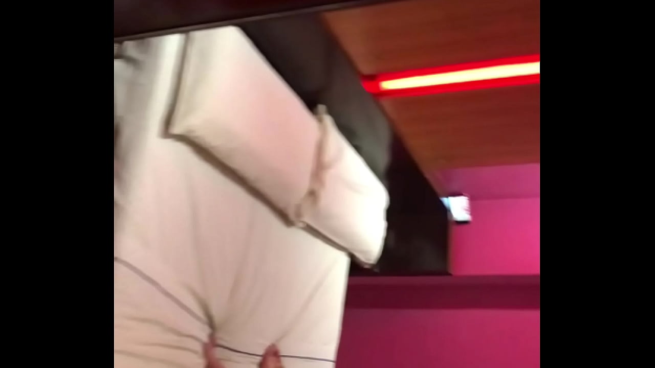 Tatuado latino musculoso rompiendo orto de pasivo trag&oacute;n a pelo - bareback - sem camishina