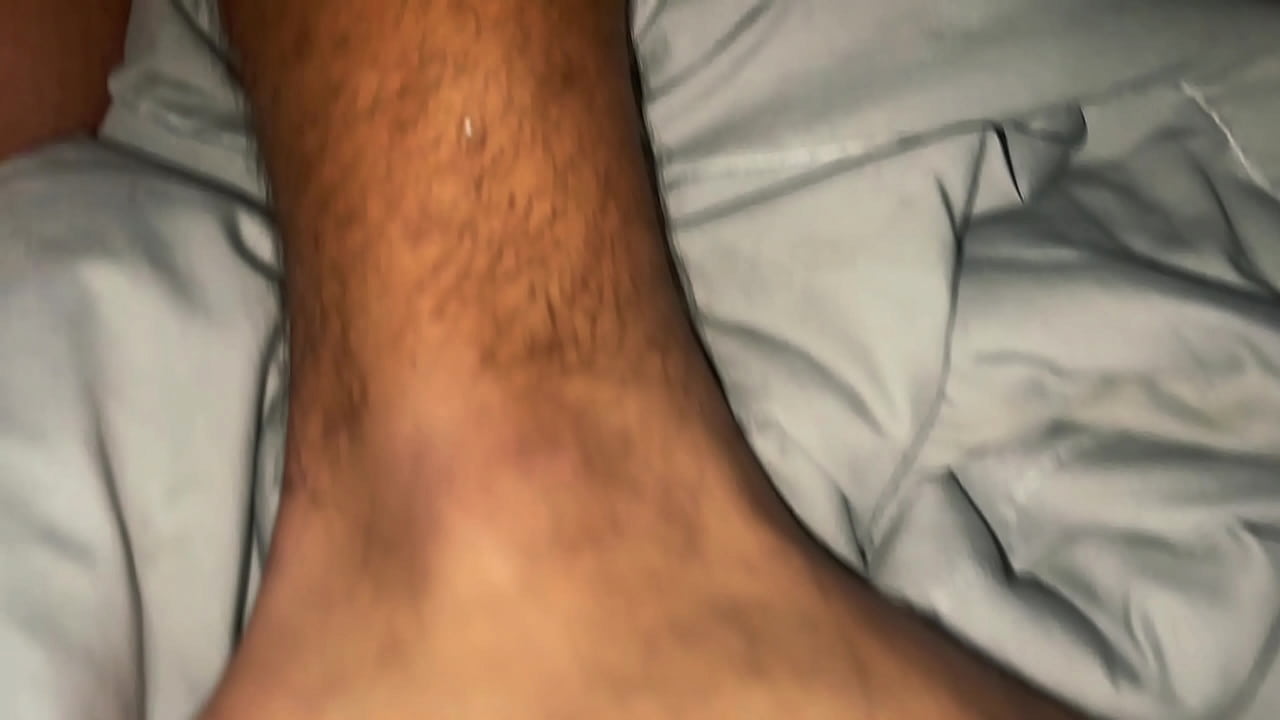 O Tes&atilde;o foi tanto que dei a noite toda sem camisinha fazendo o puto jorrar sua gala grossa.