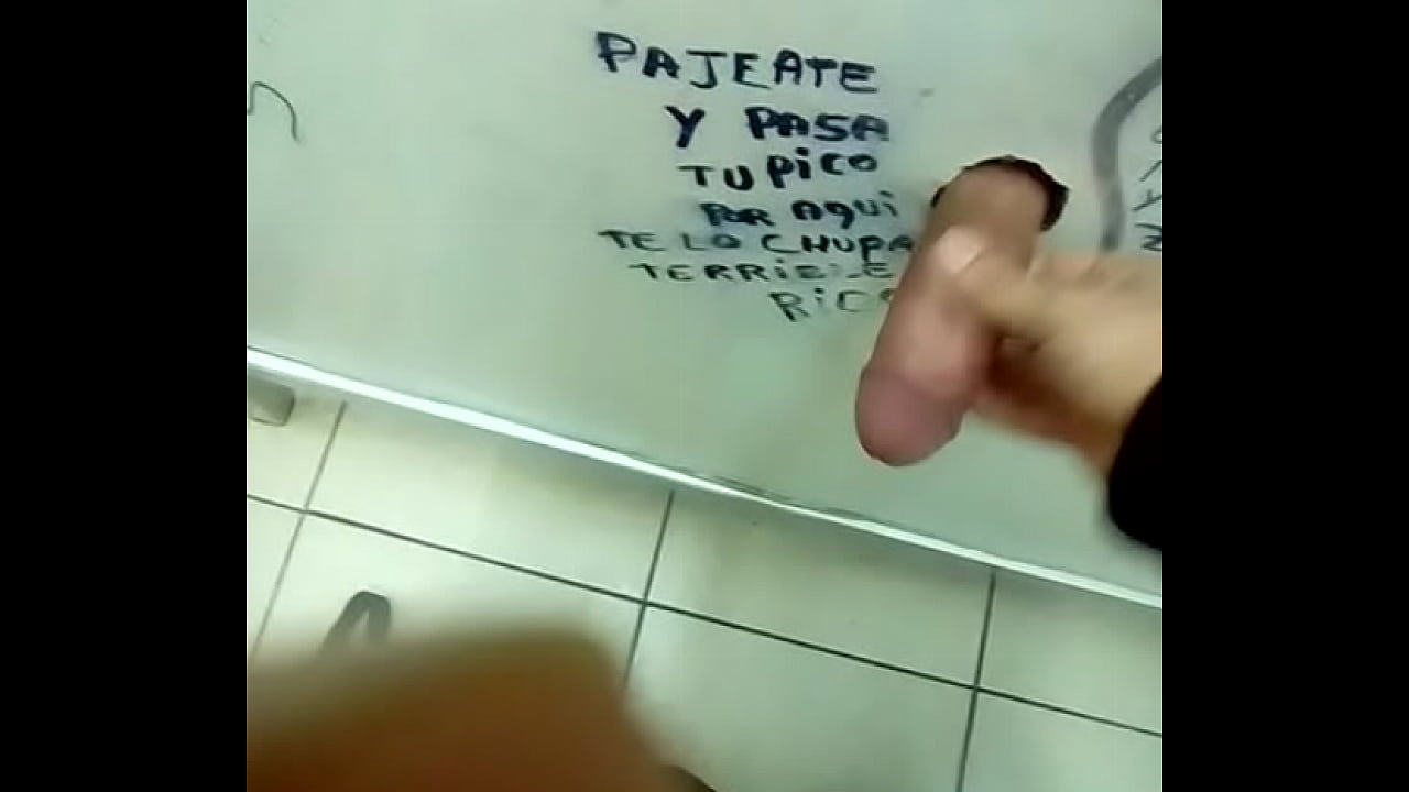 paja en el ba&ntilde;o cruising
