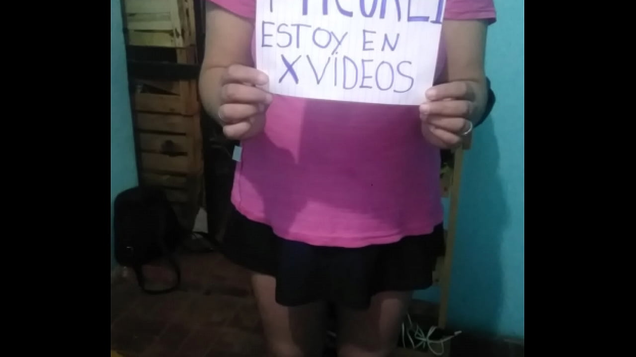 V&iacute;deo de verificaci&oacute;n por la noche mostrando un cartel certificado