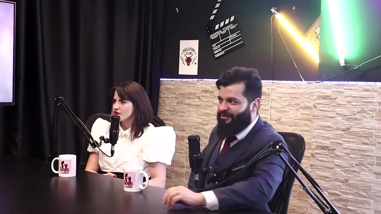 Eles criaram uma produtora e sofreram muito no mercado, j&aacute; tomaram golpe, e ela estava gr&aacute;vida quando entrou no mundo porn&ocirc; - Lady Snow e Lord Kenobi (SHEER/RED)