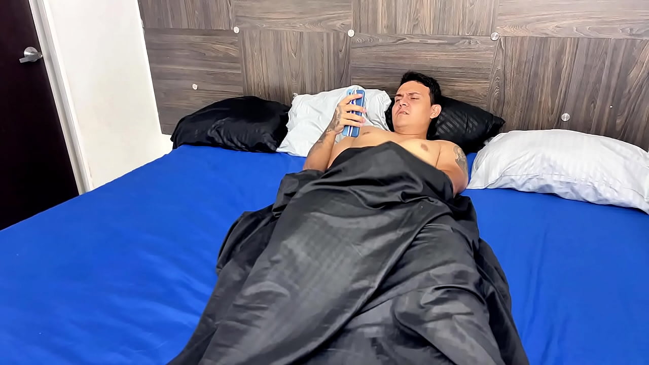 MY MILF STEPMOTHER CAN'T CONTAIN HERSELF WHEN SHE SEES MY HUGE COCK. HOMEMADE