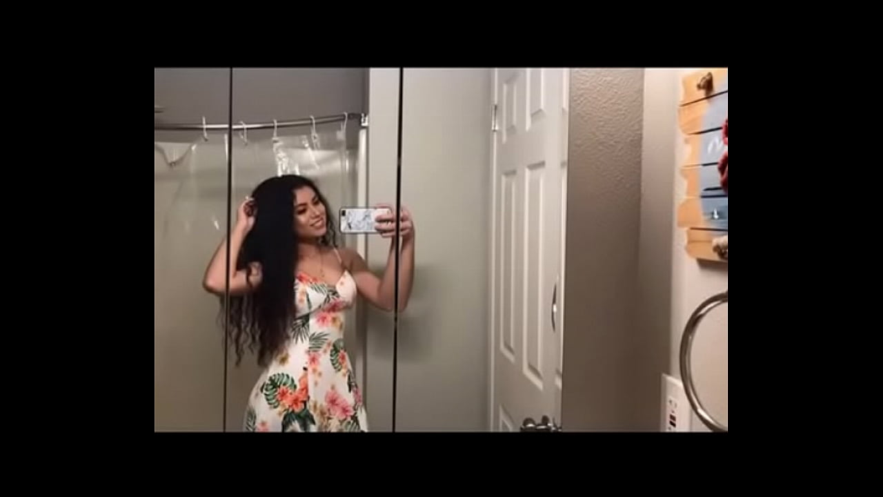 Jovencita en el ba&ntilde;o