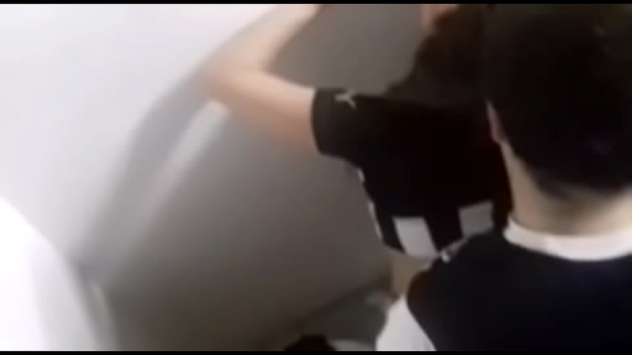 Sexo em banheiro de est&aacute;dio de futeboll