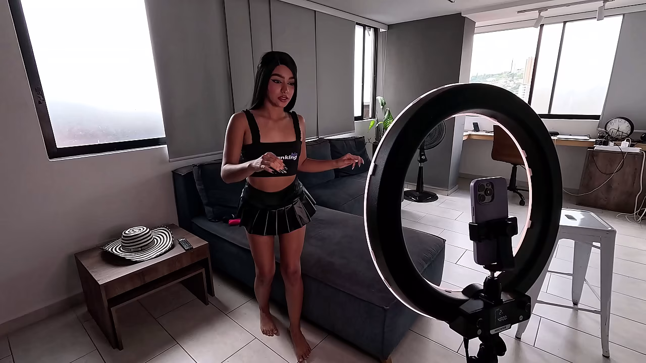 Princesa Colombiana Petite Why Effy Follada por su SugarDaddy