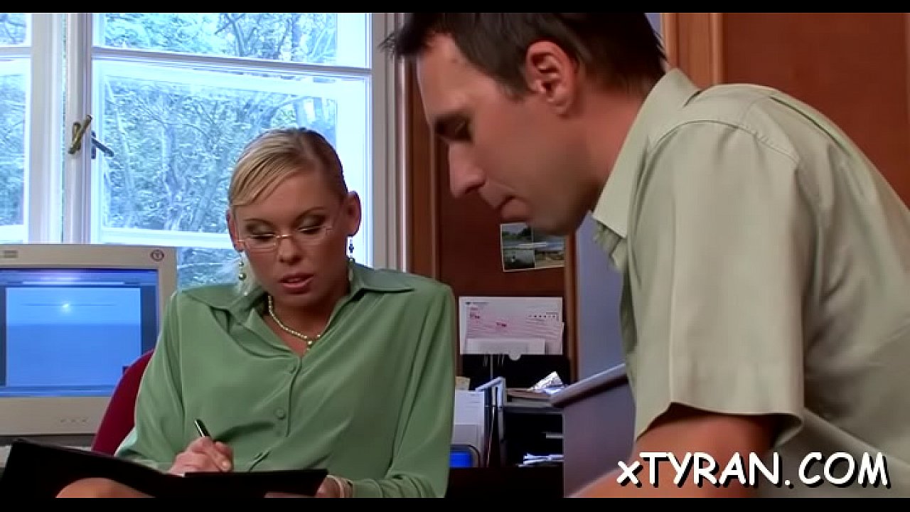 Startling girl gets her vagina licked