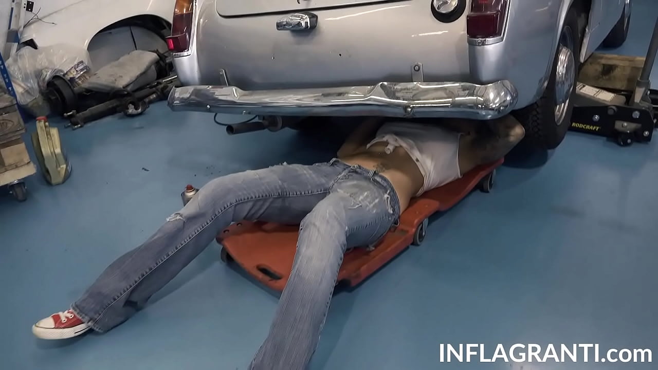 Big breasted tattooed mechanic milf babe Samy Fox giving blowjob and screwing client's massive pecker for fresh cum