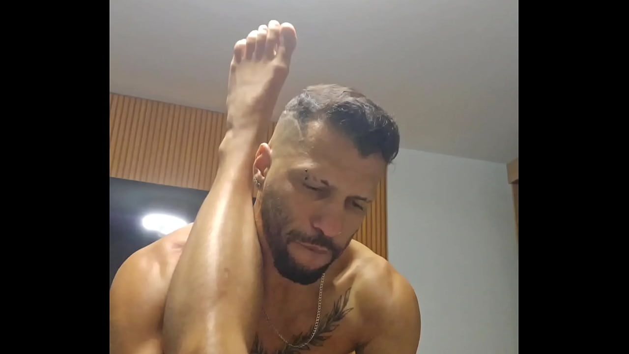 DANDO O CU E CHEIRANDO A CUECA