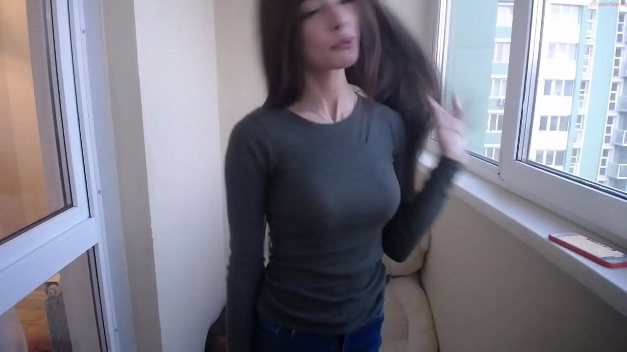 chaturbate diffgirls  show tits on balcony