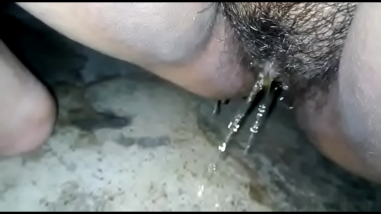 Pissing girlfriend