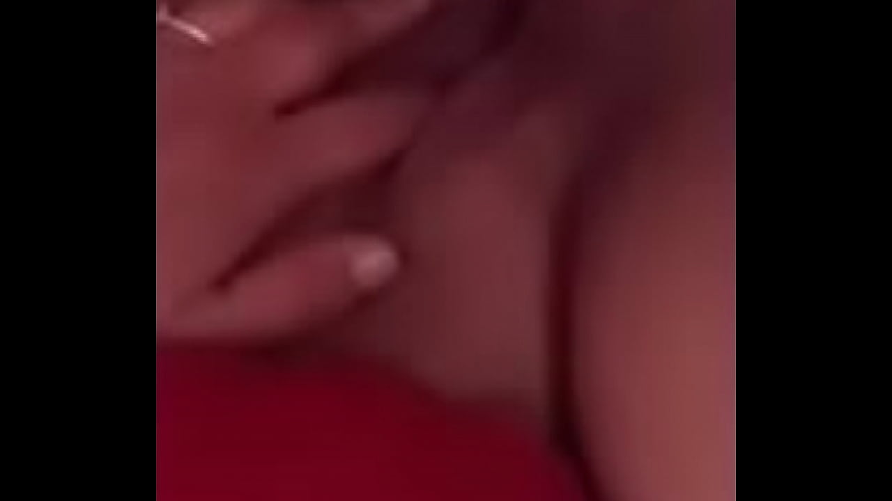 Ex girlfriend fingers herself on cam