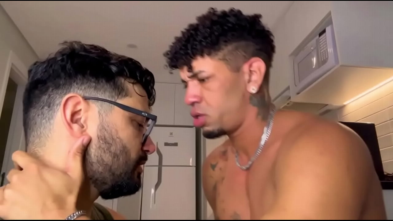 MARCOS GOIANO - FODIDO PELO DOTAD&Atilde;O COM FOME DE RABO - SEXO GAY BRASILEIRO - FODENDO A BUNDA DO PASSIVO DOMINADOR