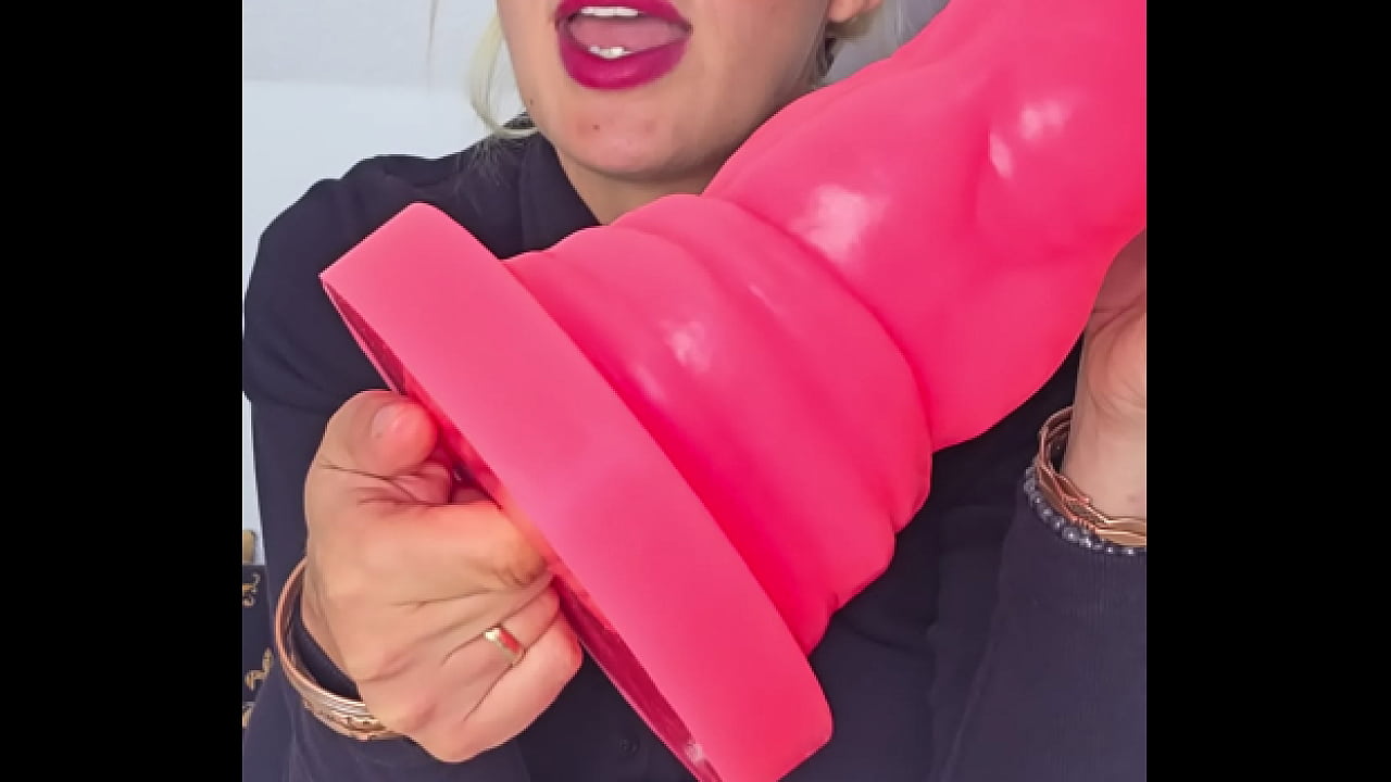 My new unboxing video: Penelope Black Diamond with her new 12 inch Big Veiny Realistic and 13,5 inch Bulldog Dildos from ErotixxxToys