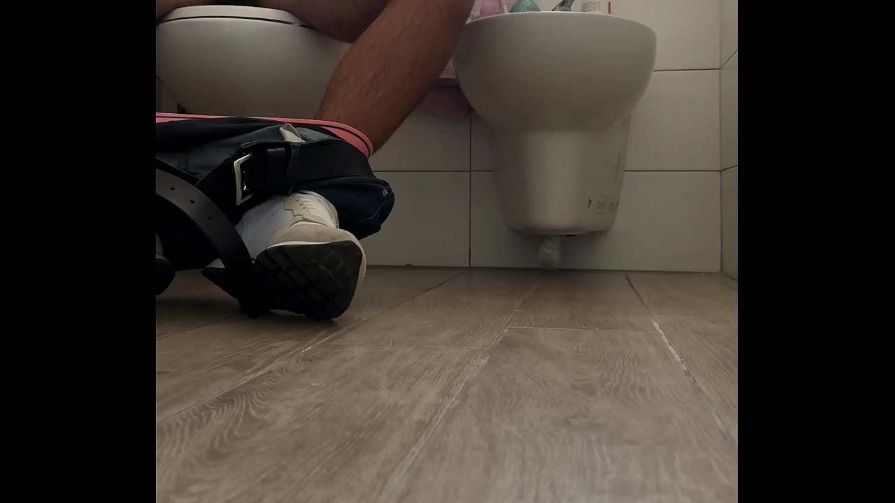 Beccato a masturbarsi spio ragazzo orgasmo reale