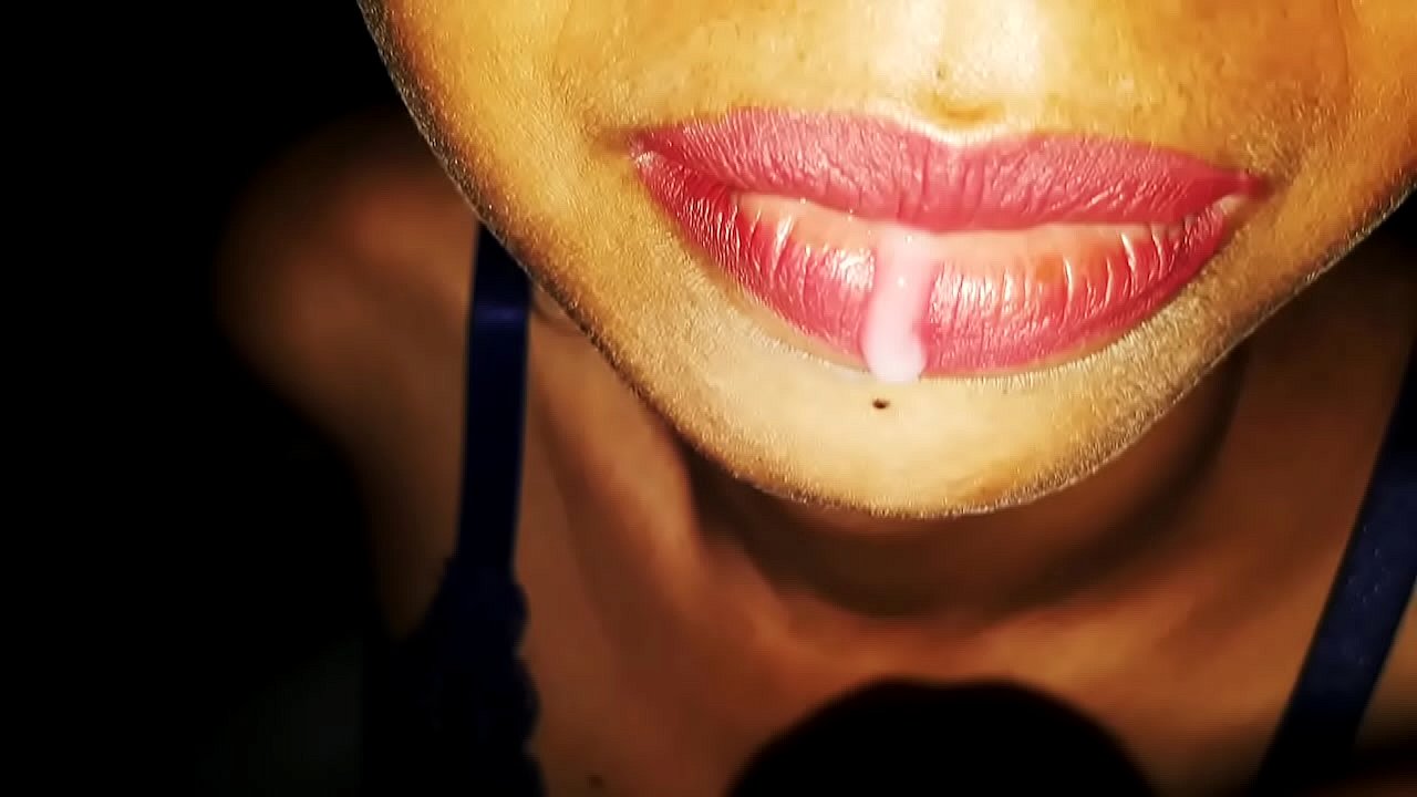 Hermanastra  yega a mamarme la verga y le doy semen en los labios