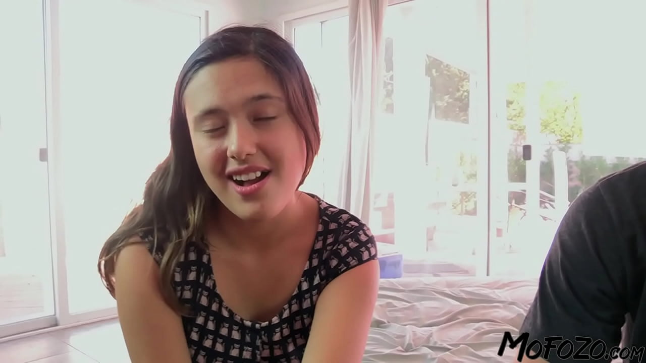 MOFOZO.com - 19 Year Old Amateur Is Getting Her Mouth Fucked