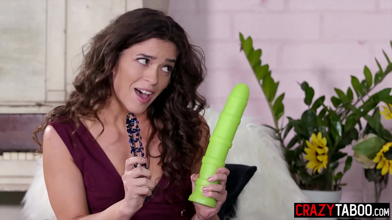 Big butt Latina enjoyed hot anal sex after hot kissing with horny lesbian