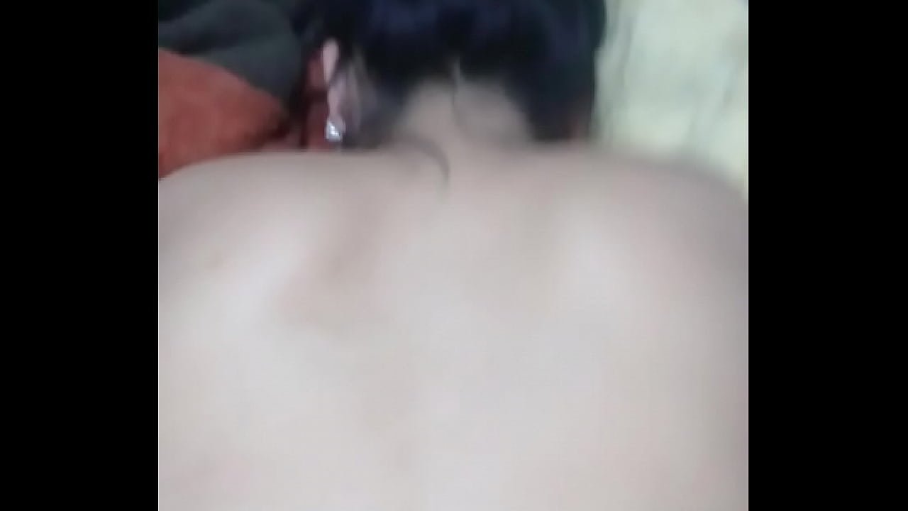 Madurita con rico culo en pinada ,abre sus nalgotas