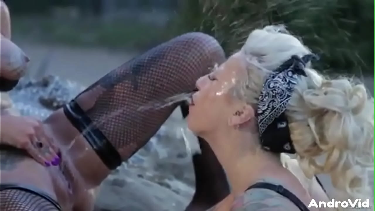 Bonnie Rotten Outdoor Lesbian Squirting