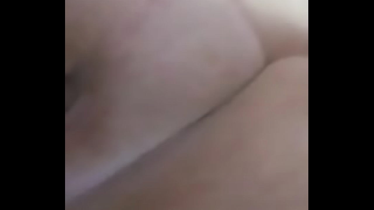 Gostosa toda melada e gozada com a buceta toda