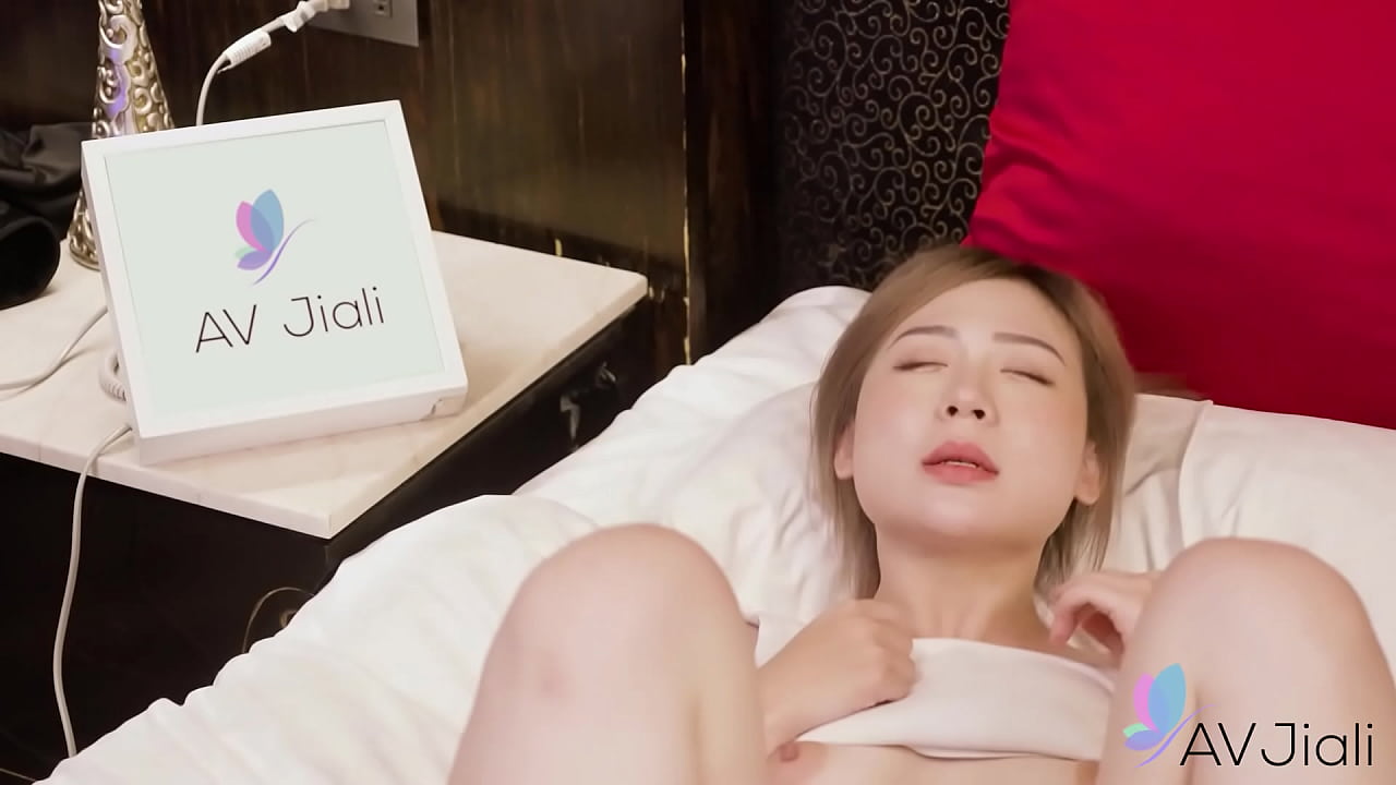 Chinese Lin Siyu had sex with her ex boyfriend the other day and liked it.