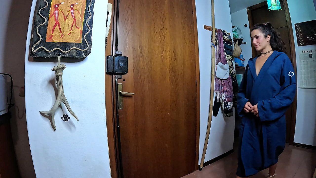 I convince the delivery guy to fuck me while my boyfriend is out with friends